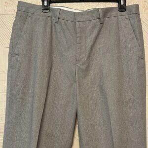 EUC Express Men’s Photographer Gray Dress Pants, size 34/32